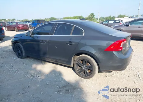 2014 Volvo S60 T5 z USA, uszkodzony, nr VIN YV1612FS6E2275728